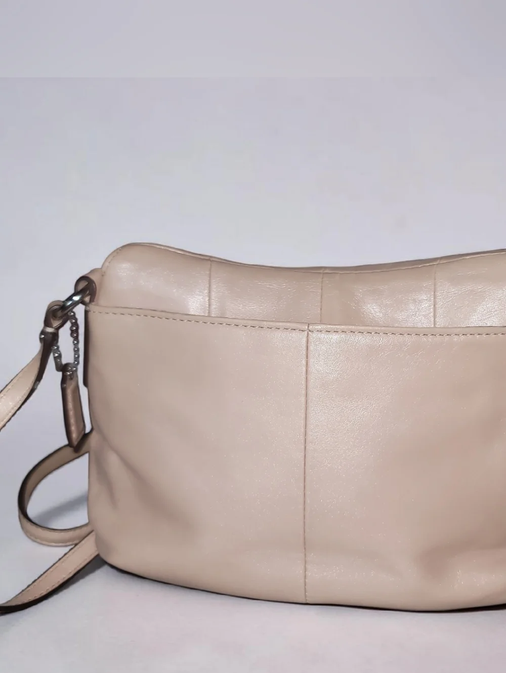 ✨ Rare VINTAGE Coach Soho Pearlescent Pink Leather Crossbody Flap Bag - EUC✨️ - Picture 3 of 8